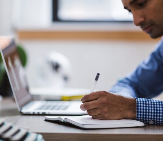 Comment les programmes de formation continue bénéficient aux employés Formation d'entreprises