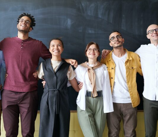 Organiser des événements sociaux et des sorties en équipe Diversité en entreprise