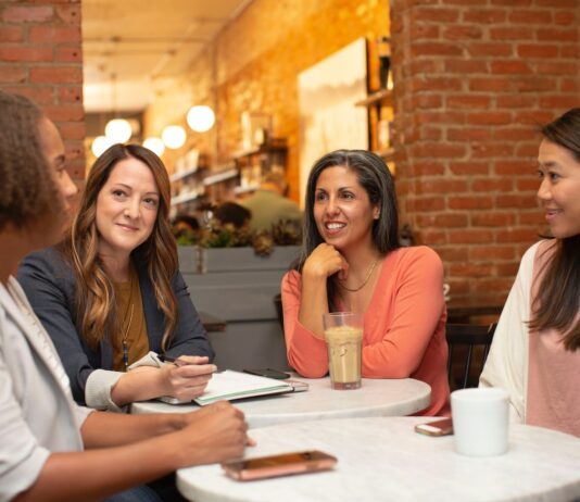 Comment le CSE favorise la communication interne en entreprise Communication interne CSE