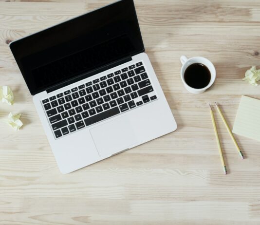 Comment Décorer Votre Bureau pour Noël de Manière Festive et Économique Noël en entreprise