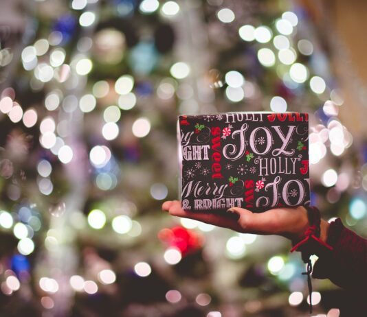 Comment promouvoir l’esprit de générosité au travail pendant la saison des fêtes soirée de noel