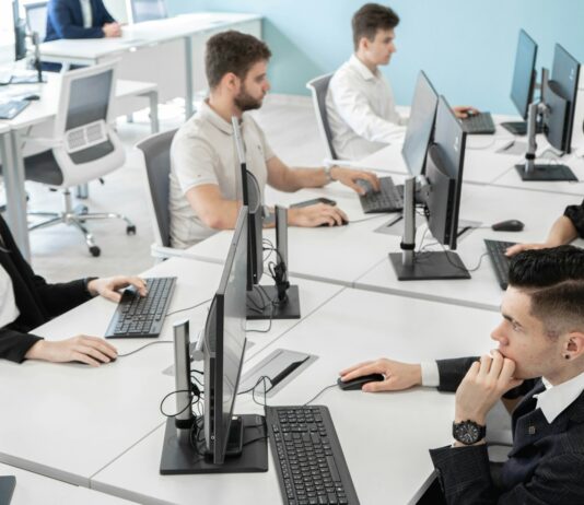 Heures supplémentaires : comprendre la législation et ses avantages pour tous heures supp : avantages salariés et employeurs